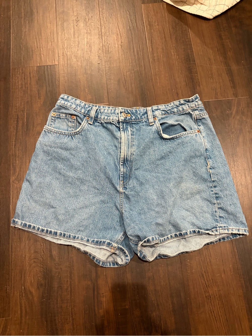 Zara Denim Shorts Light Wash Size 14